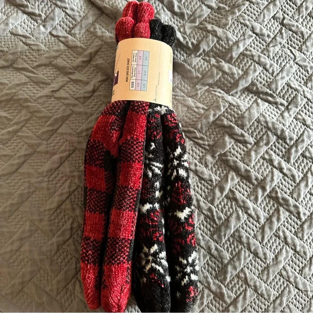 Muk Luks Cabin Cozy  Red and Black Winter Socks 2 Pack NWT - Picture 5 of 9